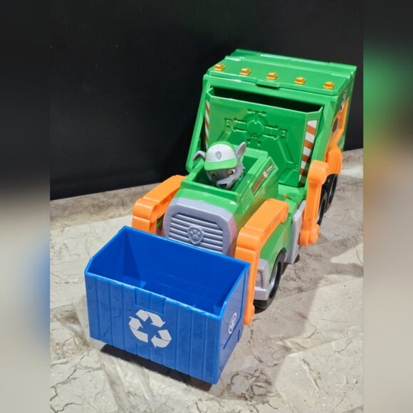 Paw Patrol, Rocky’s Reuse It Deluxe Truck with Collectible Toy Figure - Picture 4 of 11